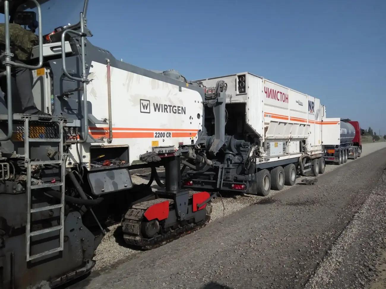 Холодный ресайклер Wirtgen 2200 CR на дорожном объекте