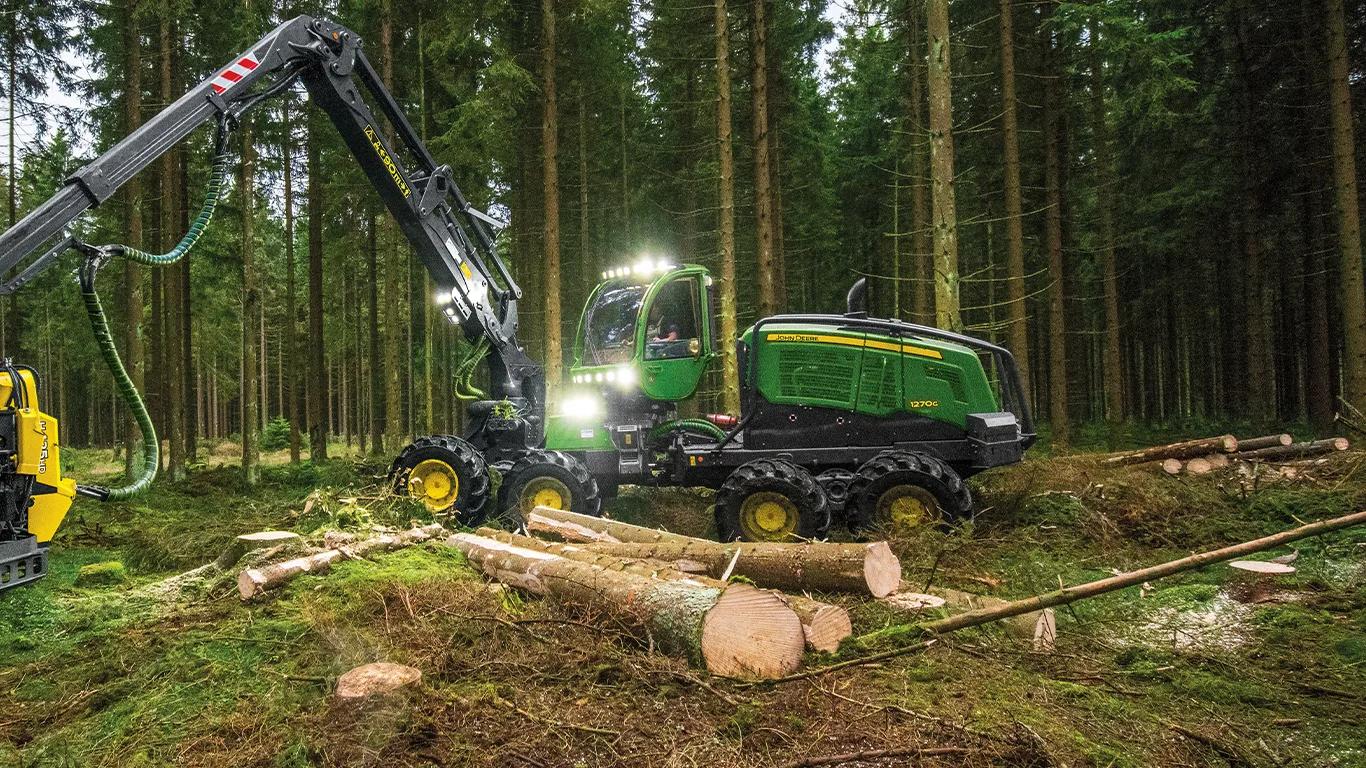Аренда харвестера John Deere 1270G 8WD с оператором — фото 1