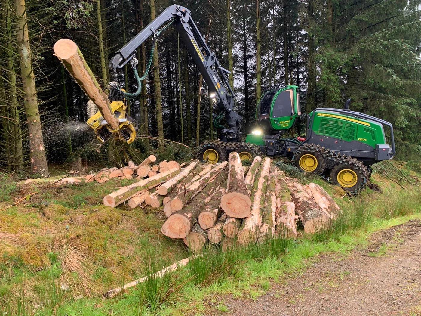 Услуги харвестера John Deere 1270G 8WD — фото 1