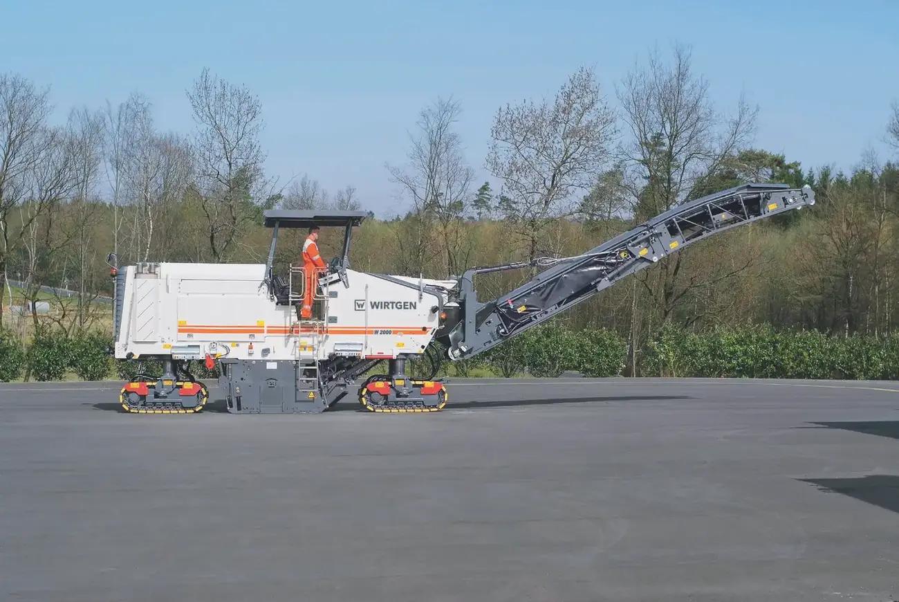 Дорожная фреза Wirtgen W 2000, вид сбоку