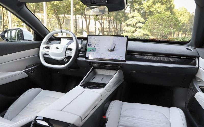 Dongfeng eπ 007 — электромобиль под заказ из Китая