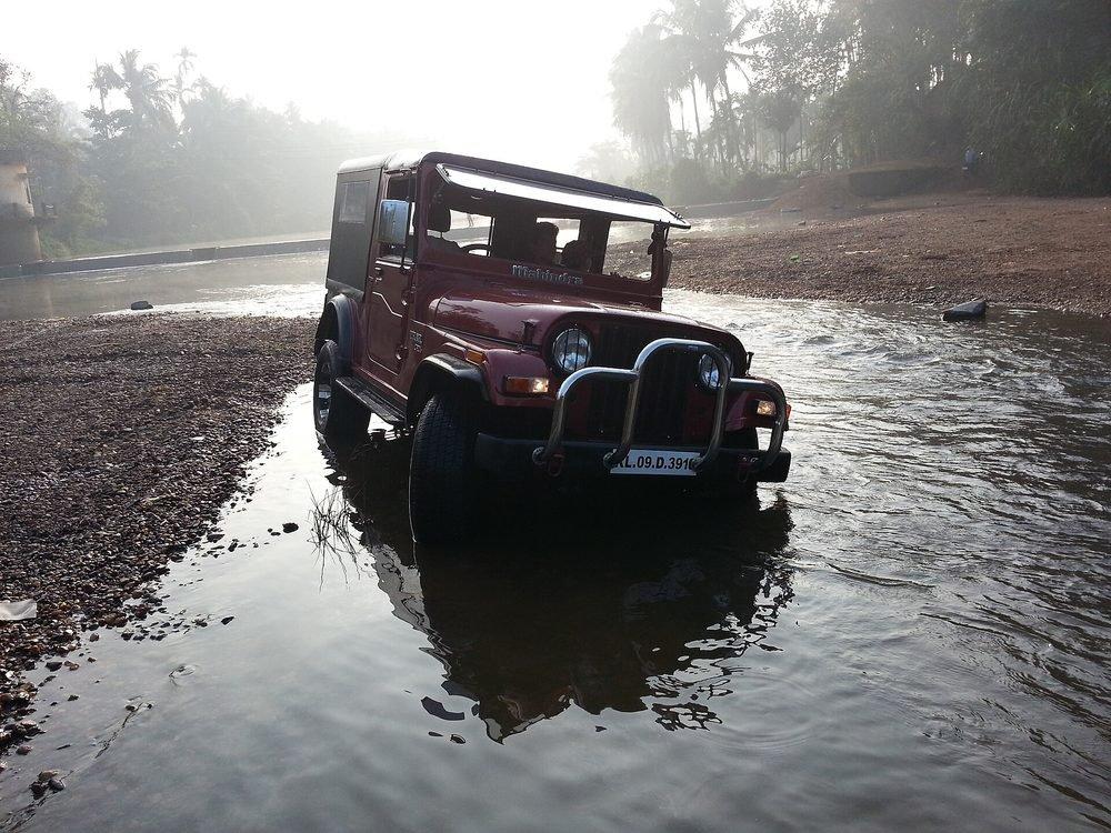Mahindra Thar (бензин) — под заказ из Индии
